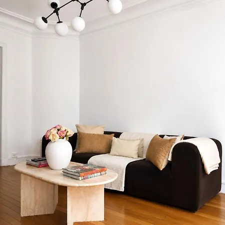 1bdr Near Arc De Triomphe * Paris