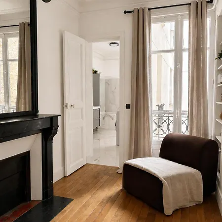 1bdr Near Arc De Triomphe Paris